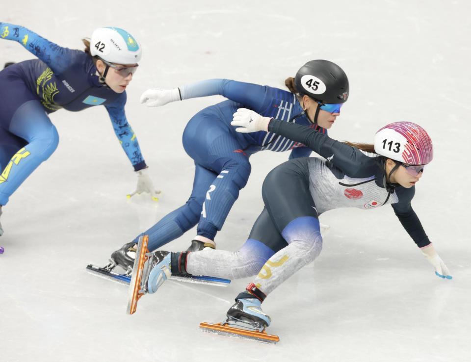 力走する長森遥南（右）＝撮影・吉澤敬太