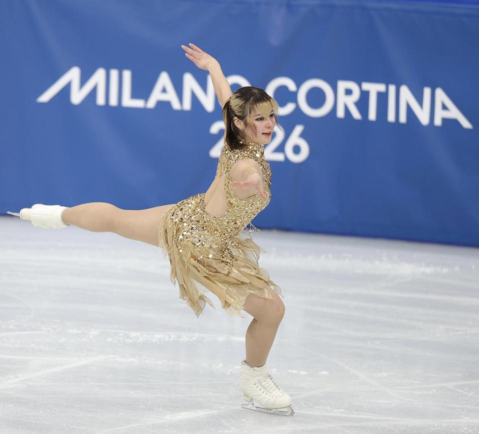 演技する米国のアリサ・リュウ＝ミラノ・アイススケートアリーナ（撮影・吉澤敬太）