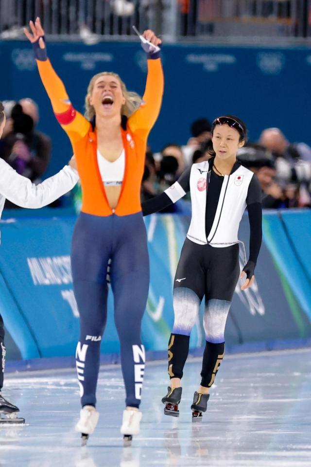 女子１０００メートルで優勝したレールダム（左）＝９日（共同）