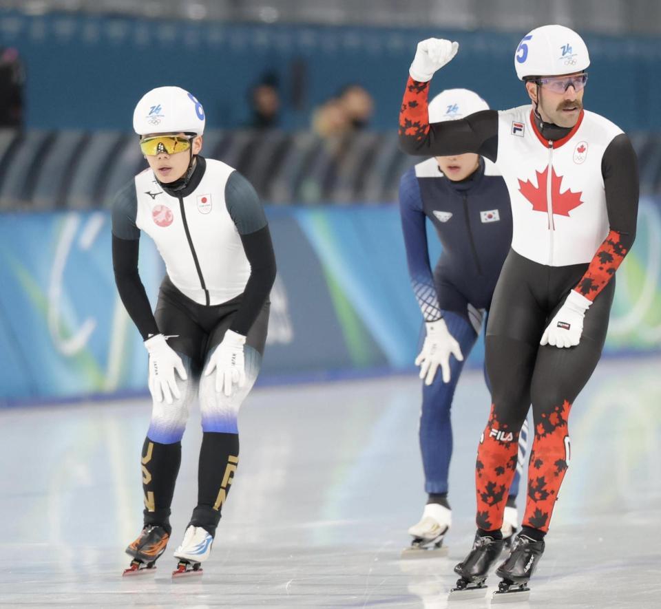 ２着でゴールする佐々木翔夢（左）＝撮影・吉澤敬太