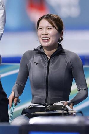 　女子マススタート決勝のレースを終え、笑顔の佐藤綾乃＝ミラノ（共同）