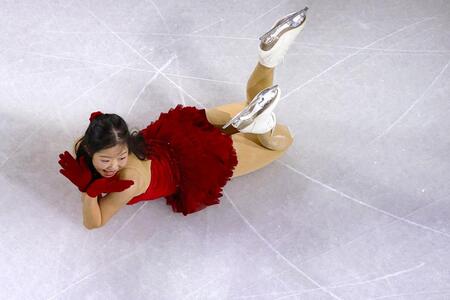 　エキシビションで演技する中井亜美＝ミラノ（共同）