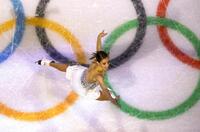 　エキシビションのオープニングに登場したカロリナ・コストナーさん＝ミラノ（共同）