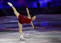 　エキシビションで演技する中井亜美＝ミラノ（共同）