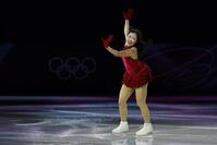 　エキシビションで演技する中井亜美＝ミラノ（共同）