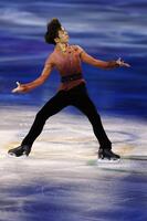 　エキシビションで演技する佐藤駿＝ミラノ（共同）