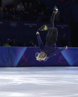 宙を舞うイニア・マリニン（撮影・吉澤敬太）