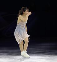 演技を終え、手で顔を押さえる坂本花織（撮影・吉澤敬太）