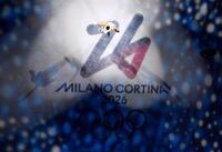 エキシビションで演技するペアの三浦璃来（上）、木原龍一組（共同）