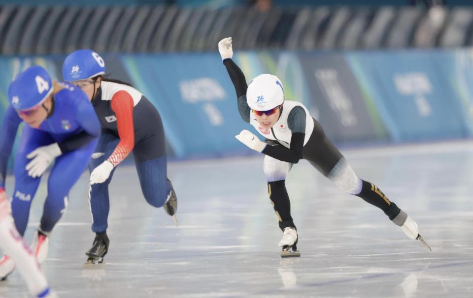 最後の力を振り絞る佐藤綾乃（撮影・吉澤敬太）