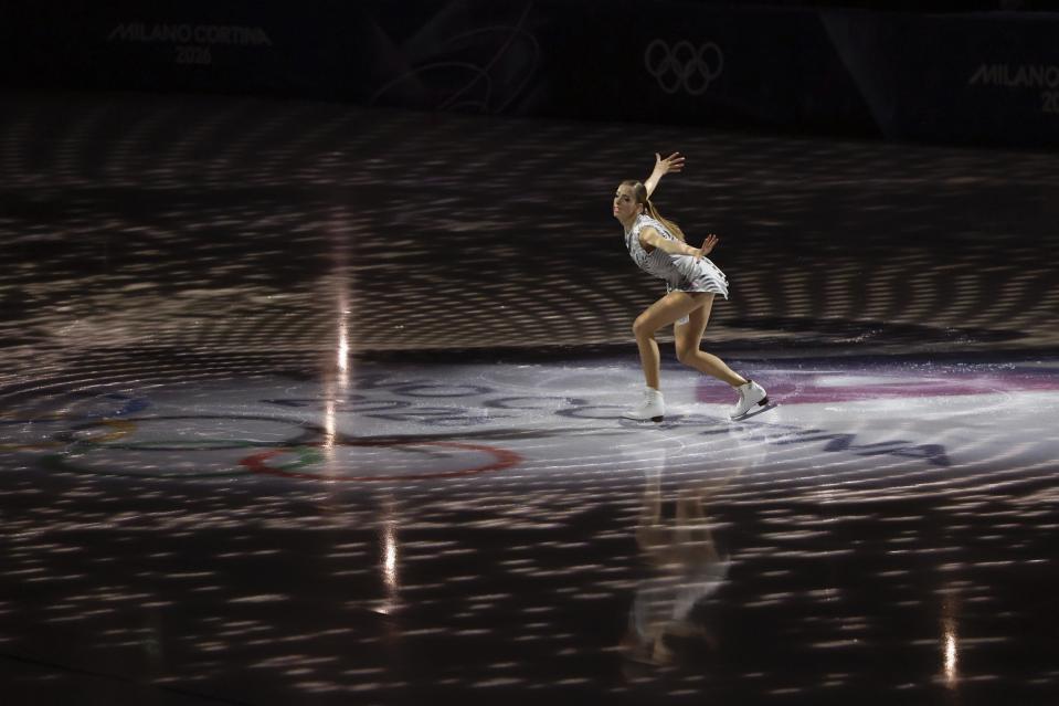 　エキシビションのオープニングに登場したカロリナ・コストナーさん＝ミラノ（共同）