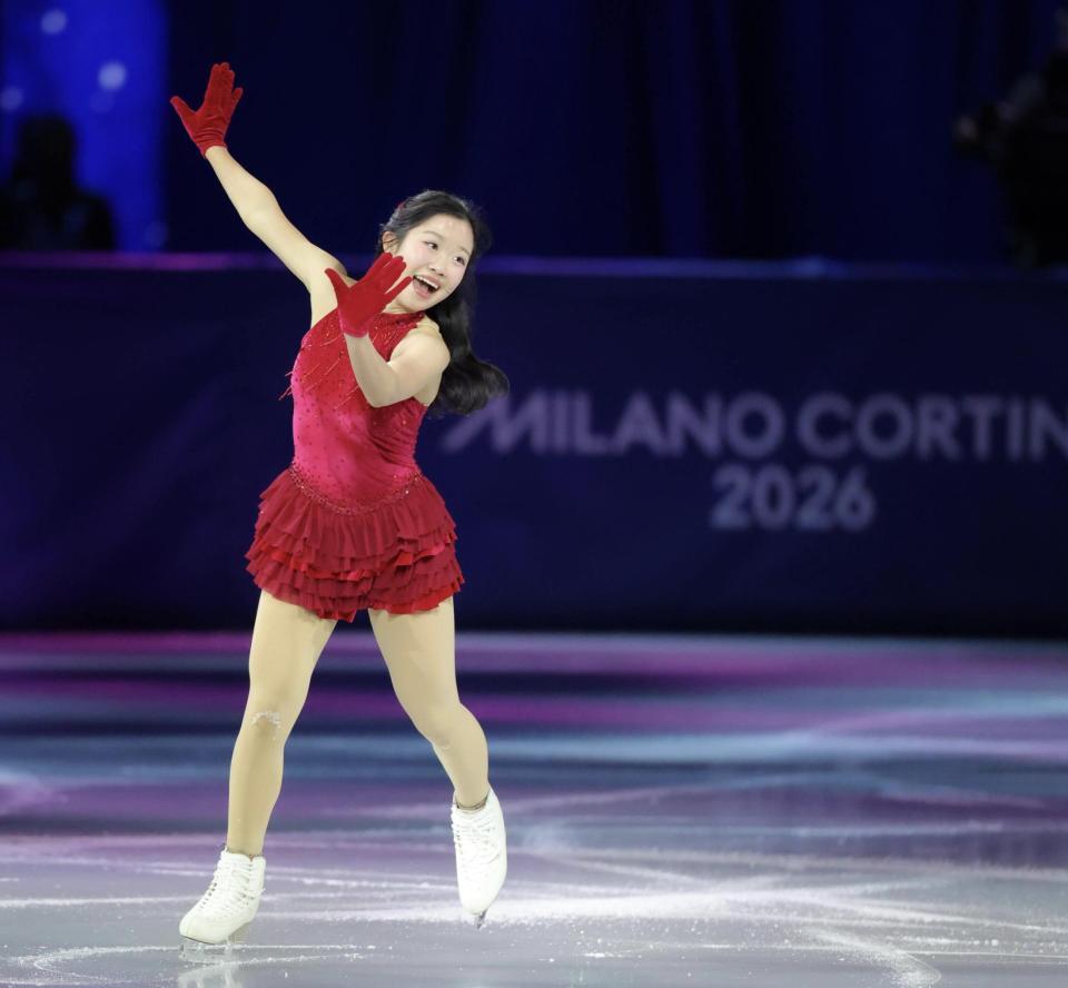 キュートに舞う中井亜美（撮影・吉澤敬太）