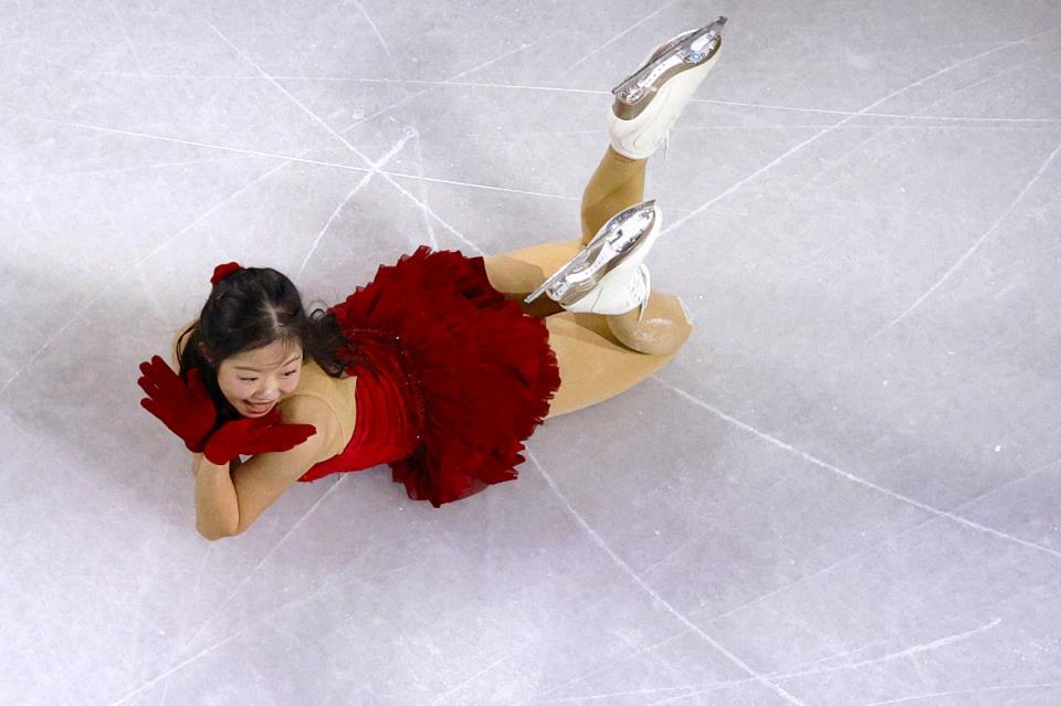 　エキシビションで演技する中井亜美＝ミラノ（共同）