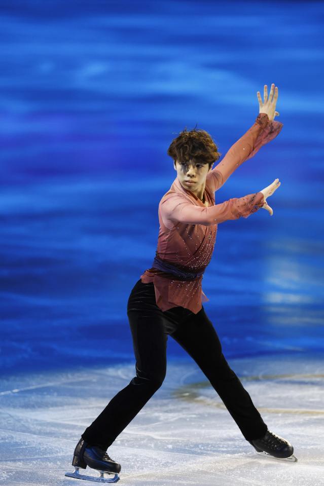 　エキシビションで演技する佐藤駿＝ミラノ（共同）