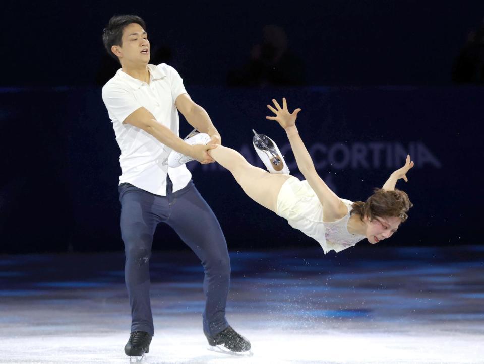 ダイナミックな演技で観衆を沸かす三浦璃来（右）、木原龍一組（撮影・吉澤敬太）