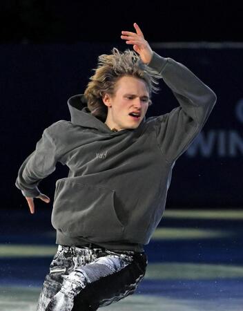 エキシビションで演技するイリア・マリニン