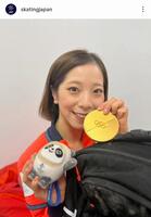 　三浦のリュックにつけられた北京五輪公式マスコットのビン・ドゥンドゥン。日本スケート連盟の公式インスタグラム（ｓｋａｔｉｎｇｊａｐａｎ）より