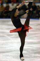 エキシビジョンで華麗な舞いを披露する現役時代の安藤美姫さん＝２００９年１月