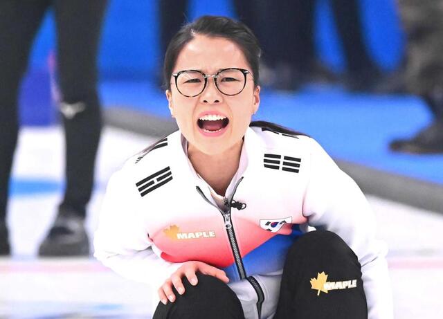 五輪カーリング会場に“めがね先輩”降臨