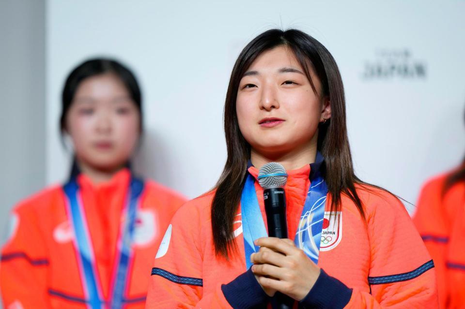 帰国し、記者会見するフィギュアスケートの坂本花織＝24日午後、東京都内