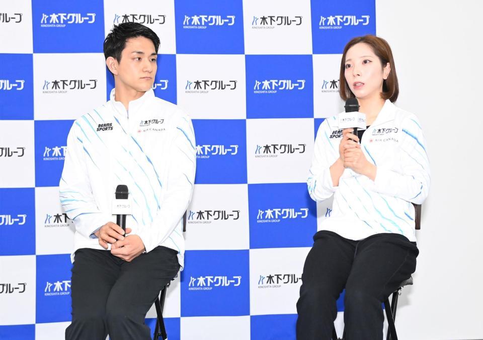 　表敬訪問を終え記者会見に臨む木原龍一（左）と三浦璃来（撮影・開出牧）