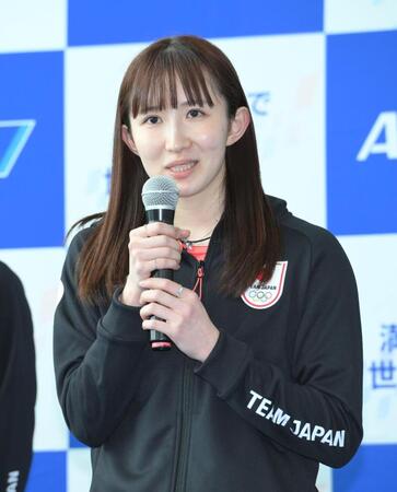 　パリ五輪出発セレモニーで抱負を語る早田ひな（撮影・伊藤笙子）