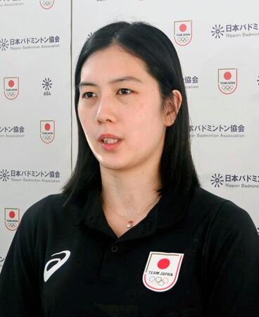 　出国前に取材に応じるパリ五輪のバドミントン女子シングルス日本代表の大堀彩