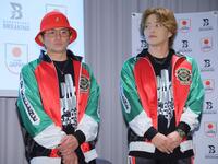 　ブレイキン日本代表選手を激励するＤＡ　ＰＵＭＰのＩＳＳＡ（左）とＫＥＮＺＯ（撮影・吉澤敬太）