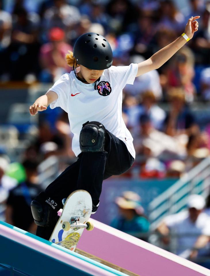 　女子ストリート予選で演技する吉沢恋（共同）