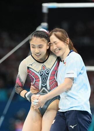 【写真】支えた美しい体操コーチ　元五輪代表＆２児ママの献身的姿