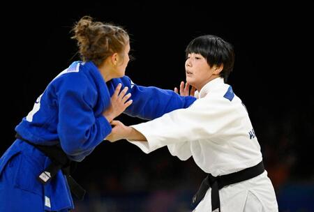 　女子57キロ級１回戦でイタリア選手と対戦する舟久保遥香（共同）