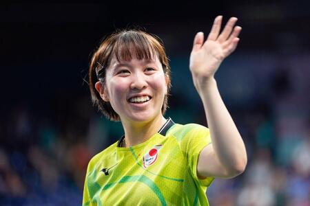 　女子シングルス１回戦でイタリア選手に勝利し、手を振る平野美宇（共同）