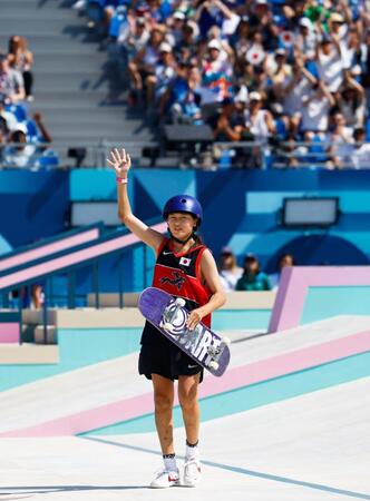 　男子ストリート予選を終え引き揚げる小野寺吟雲。決勝進出を逃した（共同）