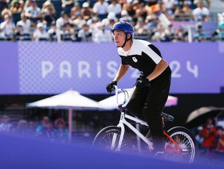 　男子ＢＭＸフリースタイル・パーク予選に出場した中村輪夢（共同）