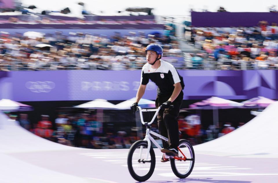 　男子ＢＭＸフリースタイル・パーク予選に出場した中村輪夢（共同）