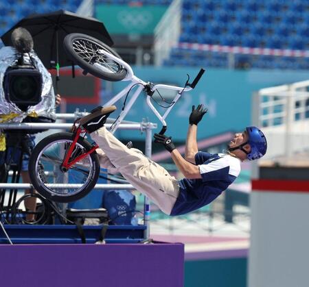 　１本目の演技を行う中村輪夢（撮影・中田匡峻）
