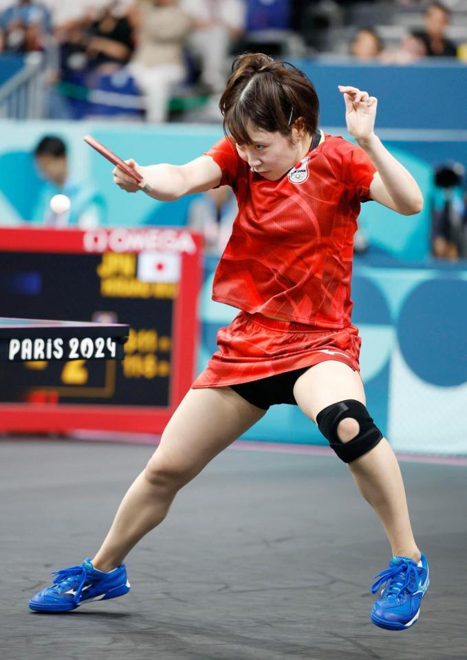 　女子シングルス２回戦で香港選手と対戦する平野美宇（共同）