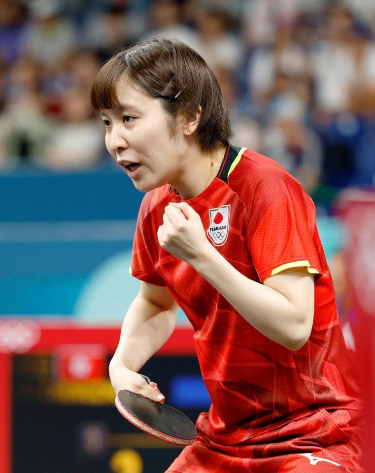 　女子シングルス２回戦でポイントを奪いガッツポーズする平野美宇（共同）