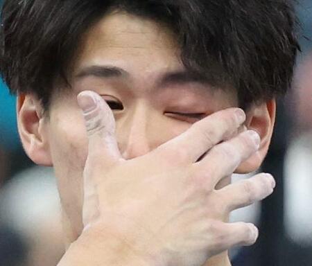 体操・橋本大輝　岡の金を全力祝福→一人で涙　“王者の振るまい”に視聴者もらい泣き「素敵すぎ」「強さと優しさ」