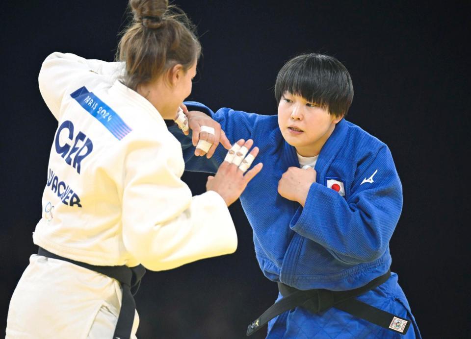 　女子78キロ級準々決勝でドイツ選手と対戦する高山莉加（共同）