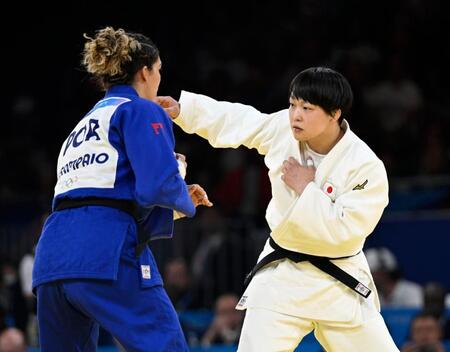 　女子78キロ級３位決定戦でポルトガル選手と対戦する高山莉加（共同）