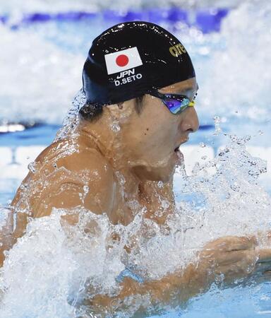 　男子２００メートル個人メドレー準決勝　平泳ぎで力泳する瀬戸大也＝パリ郊外（共同）