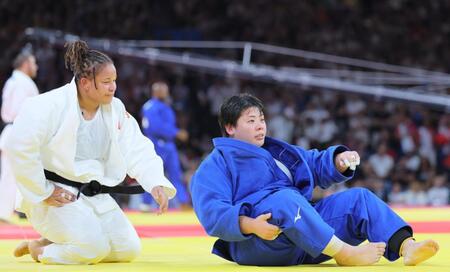 　準々決勝で敗れた素根輝（右）＝撮影・吉澤敬太