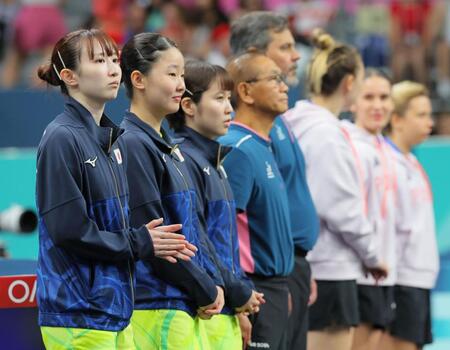 　ポーランド戦に臨む（左から）早田ひな、張本美和、平野美宇（撮影・吉澤敬太）