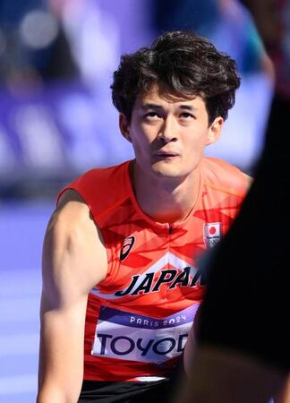 　男子４００メートル障害予選で５組６着の豊田兼（共同）