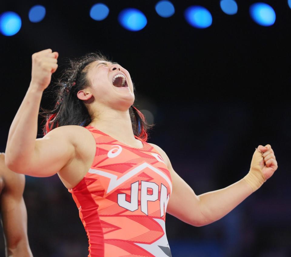 　女子６８キロ級３位決定戦　銅メダルを獲得し雄たけびを上げる尾崎野乃香