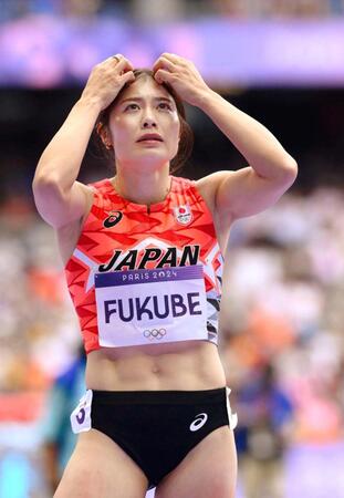 　女子１００メートル障害準決勝を終えた福部真子。３組５着で敗退した（共同）