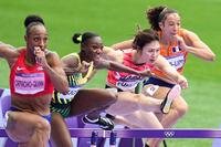 　女子１００メートル障害準決勝で力走する福部真子（右から２人目）＝共同