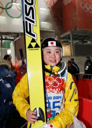 ７位に入賞し、引き揚げる伊藤有希（共同）