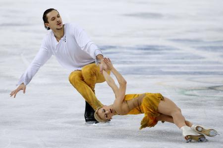 　ペアで優勝したボロソジャル（右）、トランコフ組のフリー＝ソチ（共同）